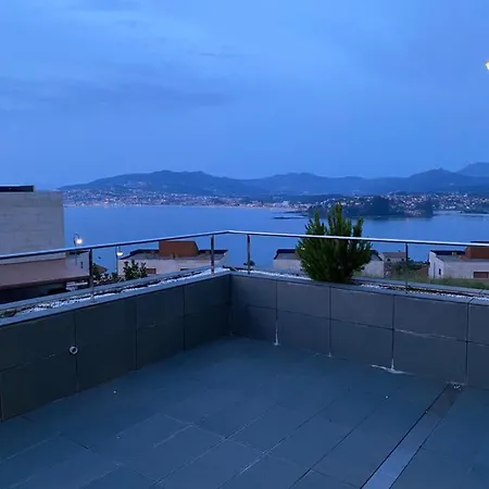 Vistas A La Ría De Baiona *